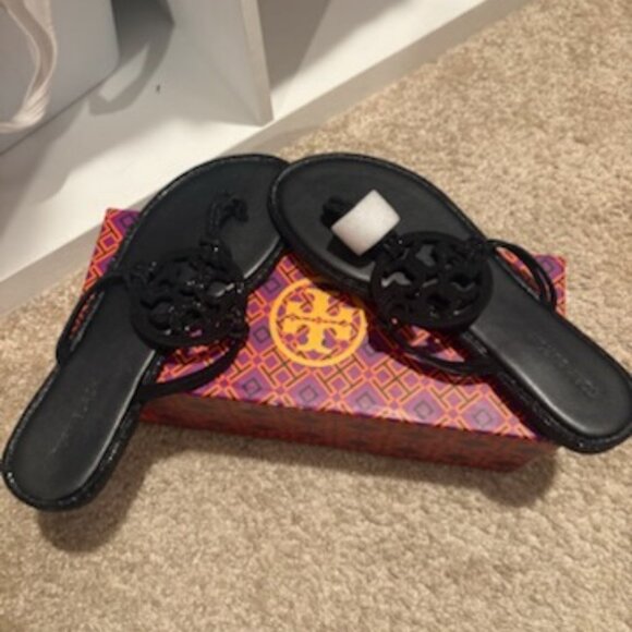 Size large never worn - Picture 1 of 1